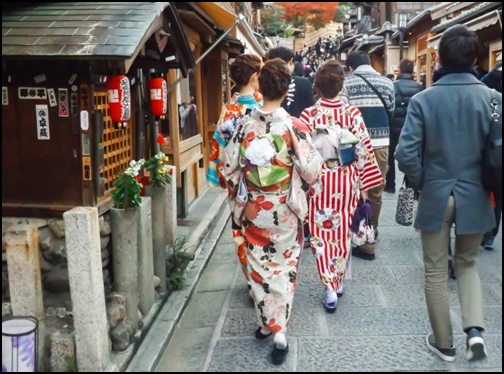 京都の着物姿の後ろ姿の女性の画像